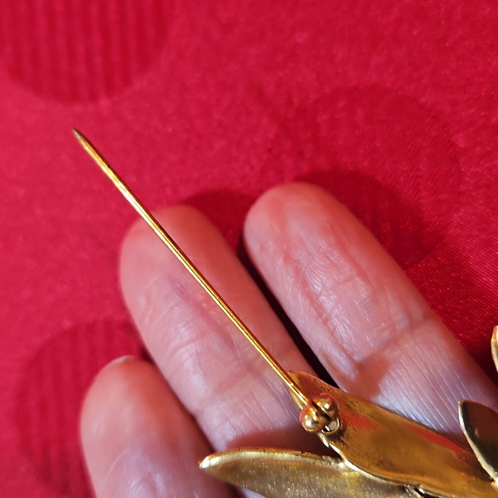Vintage Olive Leaf Brooch With Real Pearls  Signed by MMA - Picture 5 of 6